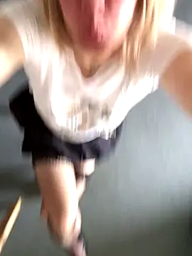 simone xdressing online show from 09-28-25, 09:05