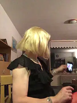 simone xdressing online show from 01-18-26, 07:50