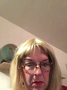 simone xdressing online show from 11-16-25, 01:10