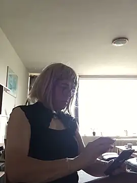 simone xdressing online show from 10-05-25, 01:13