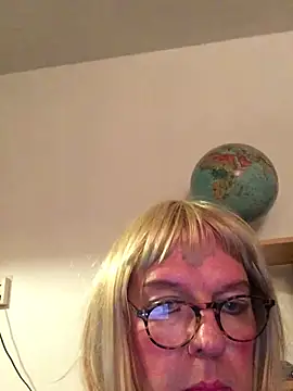 simone xdressing online show from 12-22-24, 12:50