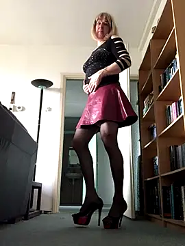 simone xdressing online show from 10-12-25, 09:10