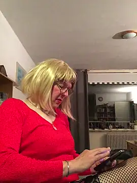 simone xdressing online show from 09-24-25, 11:43