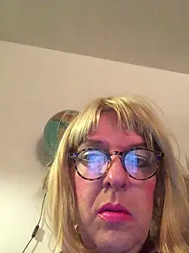 simone xdressing online show from 01-29-25, 01:05