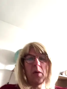 simone xdressing online show from 10-19-25, 01:03