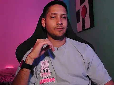 Snapshot of Abruptoinusual chatting on 11-17-25, 10:14 Abruptoinusual online show from 11-17-25, 10:14