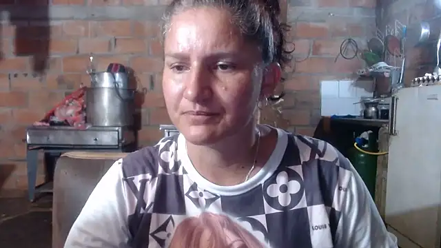 Snapshot of Sra_Angelina chatting on 05-17-26, 07:41 Sra Angelina online show from 05-17-26, 07:41