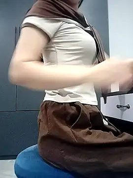   Anna    online show from 12-17-25, 12:37