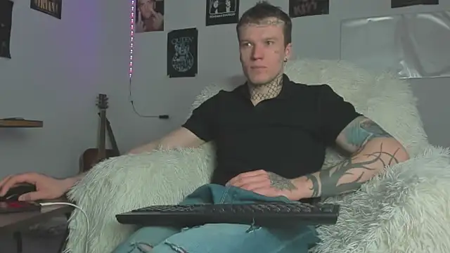 Huntall77 online show from 04-09-26, 03:52