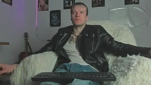 Huntall77 online show from 04-10-26, 05:36