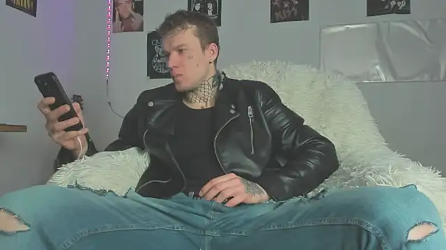 Huntall77 online show from 04-11-26, 05:26