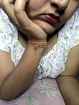 Snapshot of drakezone chatting on 02-14-26, 10:15 drakezone online show from 02-14-26, 10:15