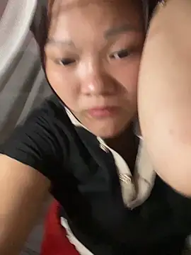 Snapshot of m-mbae chatting on 05-15-26, 05:44 m-mbae online show from 05-15-26, 05:44
