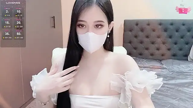 Snapshot of Lucii_baby chatting on 01-15-26, 05:05 Lucii baby online show from 01-15-26, 05:05