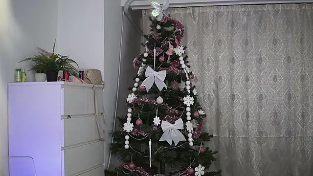 AprilHadid online show from 12-03-25, 07:24