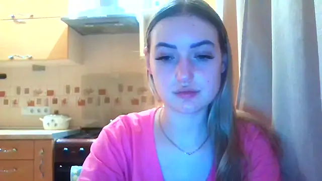 Snapshot of RobinWalker chatting on 11-17-25, 10:25 RobinWalker online show from 11-17-25, 10:25