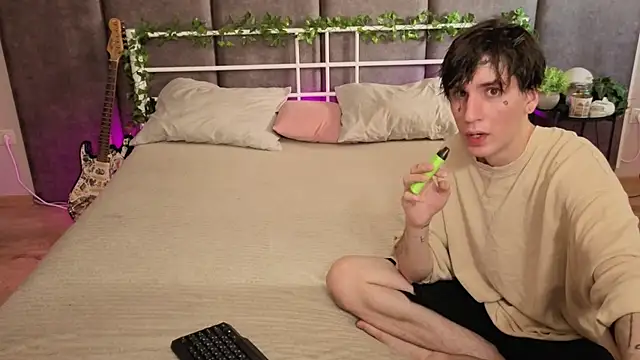 Danny loves Mary online show from 07-18-26, 04:32