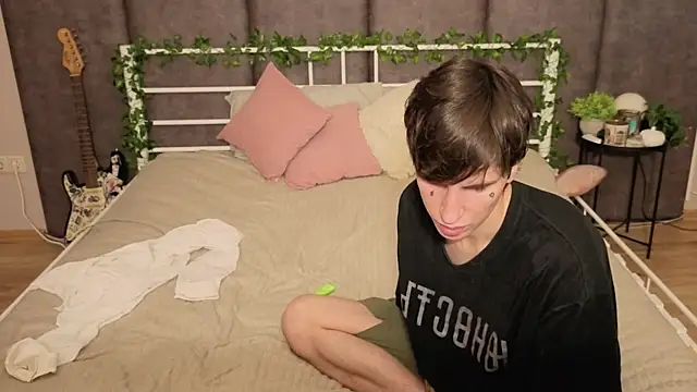 Danny loves Mary online show from 07-04-26, 02:40
