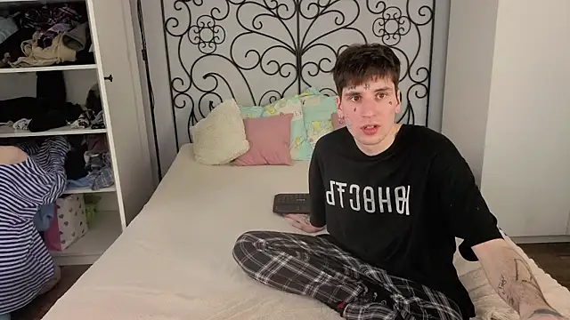 Danny loves Mary online show from 03-11-26, 11:37