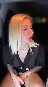 HOTLadyluna online show from 05-23-26, 11:37