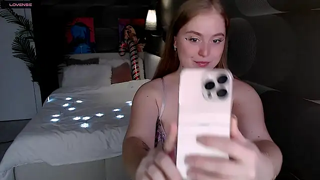 Kate Moan online show from 12-03-25, 07:41