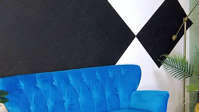 EvvaLovvia online show from 12-22-25, 05:07