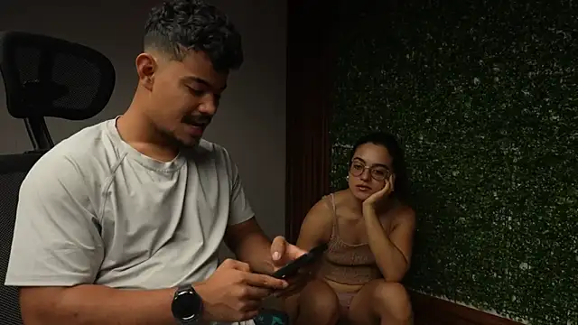 Snapshot of crimson_heart1 chatting on 12-02-25, 01:13 crimson heart1 online show from 12-02-25, 01:13