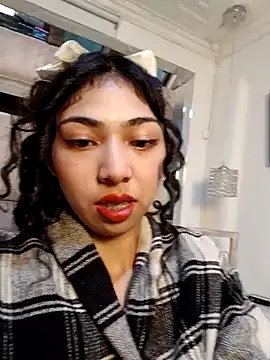 Snapshot of Emmaskinny chatting on 11-14-25, 12:53 Emmaskinny online show from 11-14-25, 12:53