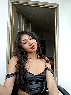 Snapshot of Emmaskinny chatting on 11-13-25, 07:18 Emmaskinny online show from 11-13-25, 07:18