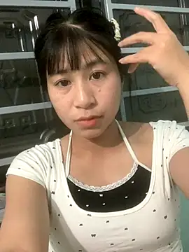 Snapshot of EmBeTenLi chatting on 11-17-25, 01:15 EmBeTenLi online show from 11-17-25, 01:15