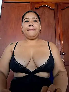 Snapshot of Sarahy- chatting on 01-18-26, 12:52 Sarahy- online show from 01-18-26, 12:52