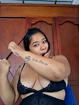 Snapshot of Sarahy- chatting on 02-23-26, 02:17 Sarahy- online show from 02-23-26, 02:17