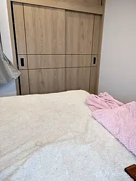 Sarah Lark- online show from 11-19-25, 01:16