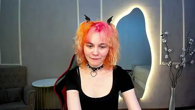 Snapshot of Awawrin chatting on 11-17-25, 01:04 Awawrin online show from 11-17-25, 01:04