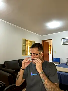 Snapshot of Lucasjandre chatting on 12-05-25, 12:48 Lucasjandre online show from 12-05-25, 12:48