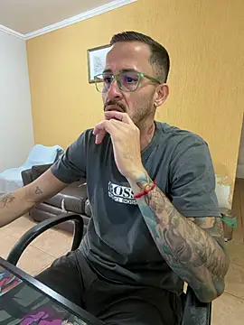 Snapshot of Lucasjandre chatting on 05-17-26, 11:10 Lucasjandre online show from 05-17-26, 11:10
