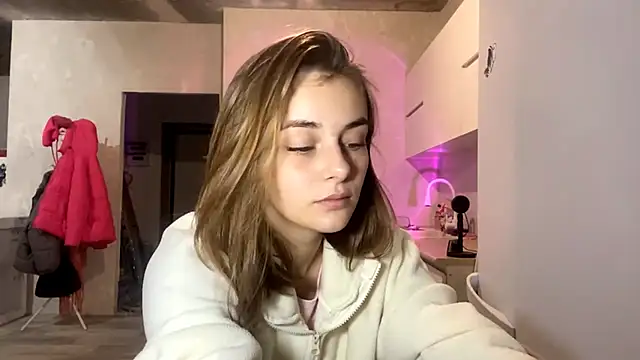 Snapshot of GeralynChiszar chatting on 11-19-25, 08:31 GeralynChiszar online show from 11-19-25, 08:31