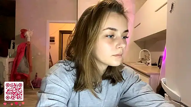 Snapshot of GeralynChiszar chatting on 11-21-25, 08:08 GeralynChiszar online show from 11-21-25, 08:08