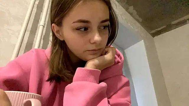 GeralynChiszar online show from 11-11-25, 05:24