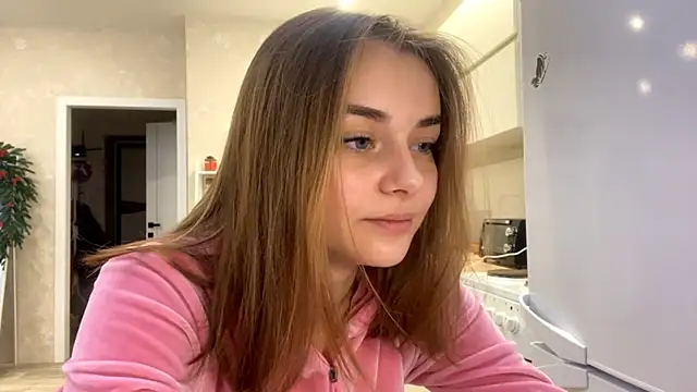 Snapshot of GeralynChiszar chatting on 12-17-25, 05:12 GeralynChiszar online show from 12-17-25, 05:12