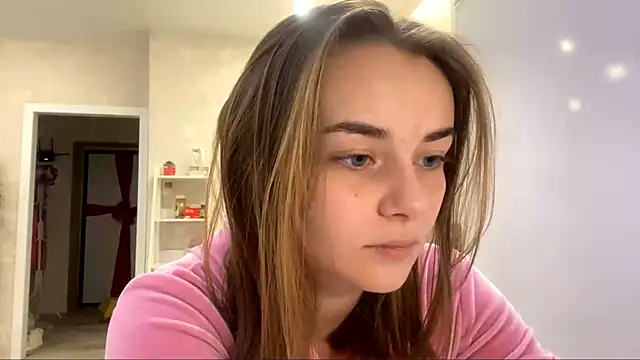 Snapshot of GeralynChiszar chatting on 12-16-25, 06:39 GeralynChiszar online show from 12-16-25, 06:39