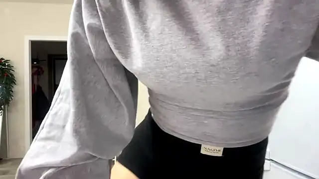 Snapshot of GeralynChiszar chatting on 12-19-25, 05:10 GeralynChiszar online show from 12-19-25, 05:10