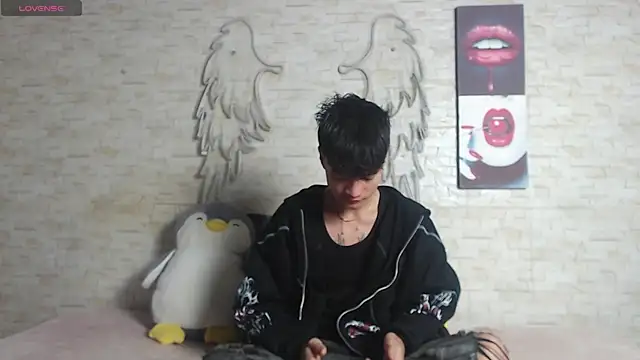 axel milo kairo and noa online show from 01-06-26, 03:16