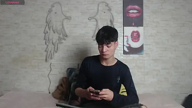 axel milo kairo and noa online show from 12-18-25, 01:04