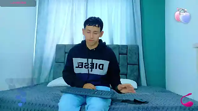 FelipeGonzalezz online show from 11-17-25, 12:42