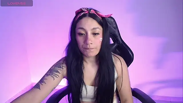 Snapshot of Millie_bobby chatting on 11-14-25, 01:48 Millie bobby online show from 11-14-25, 01:48