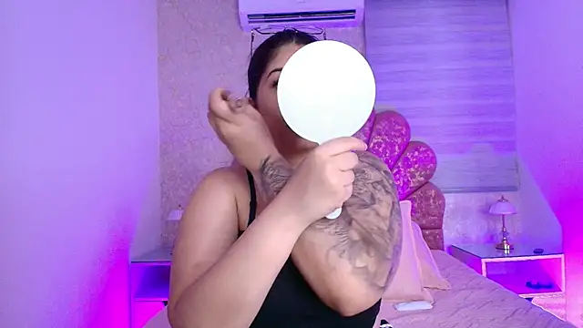 mia fontana  online show from 11-22-25, 12:04