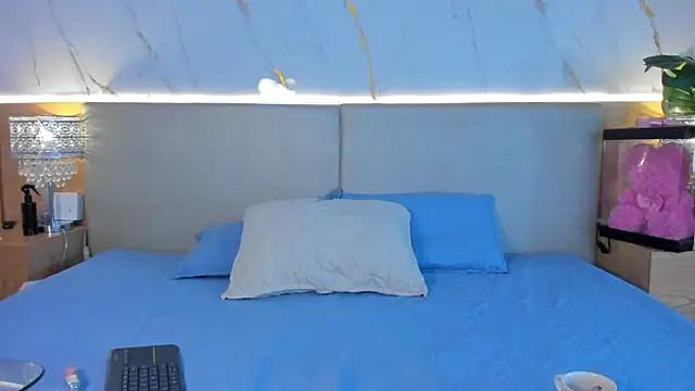 april grey11 online show from 04-17-26, 07:49