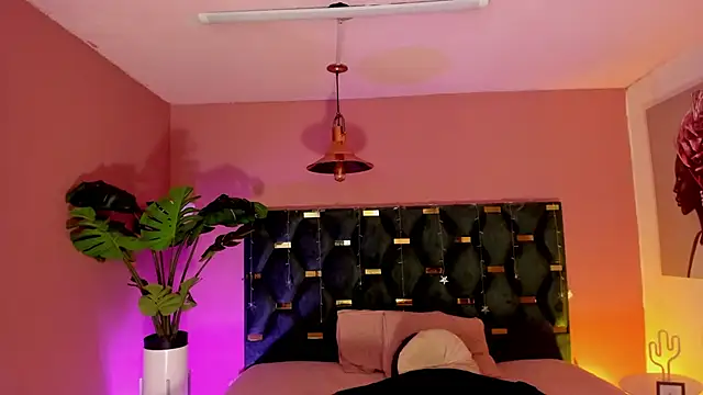 Velvet Dreamss online show from 03-25-26, 12:15