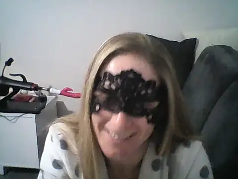 Snapshot of MelleEloa chatting on 11-24-25, 10:21 MelleEloa online show from 11-24-25, 10:21